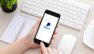Smartphone con logo Paypal